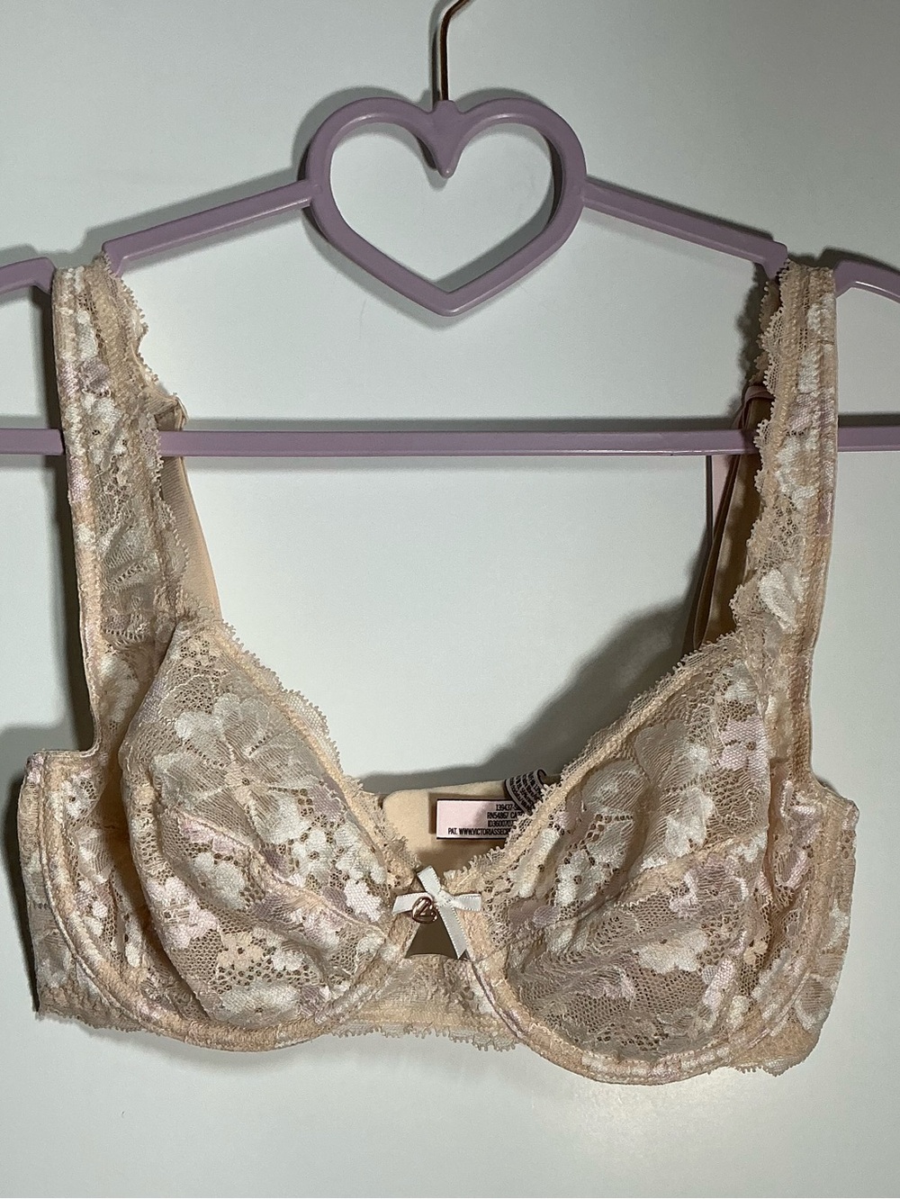Victoria's Secret Lace Underwire Bra in Light Beige 32D
